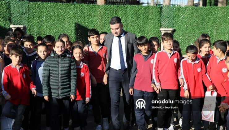 Siirtli eğitimci hayalini gerçekleştirerek eğitim gördüğü okula müdür oldu