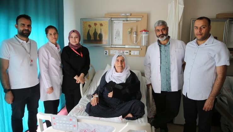 70 yaşındaki hasta ters omuz protezi ameliyatla sağlığına kavuştu