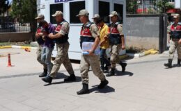 Bağ evlerinden hırsızlık yapan 2 zanlı tutuklandı