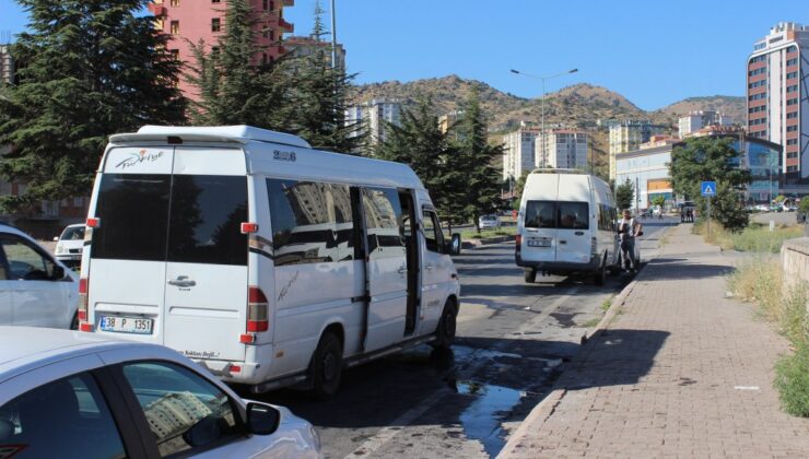 İşçi servisleri çarpıştı: 10 yaralı