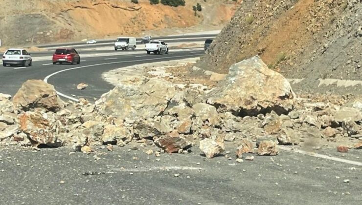 Bingöl – Erzurum karayolunda kayalar yola düştü