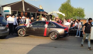 Bahşiş almak isterken gelin arabasının altında kaldı