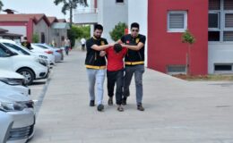 Cam kırıp altın kolyeyi çaldı, polisten kaçamadı