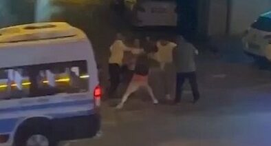 Yan bakma kavgasında cadde boks ringine döndü