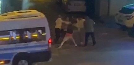 Yan bakma kavgasında cadde boks ringine döndü