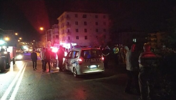 Otomobil ile çarpışan çekici ortalığı savaş alanına çevirdi