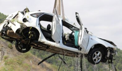 Amasya’da otomobil Yeşilırmak’a uçtu: Aynı aileden 5 kişi yaralandı