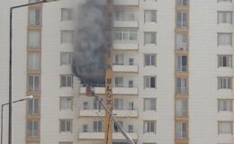Mardin’de apartmanın 5’inci katında yangın paniği
