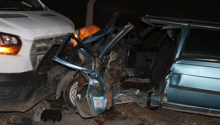 Şanlıurfa’da otomobil ile kamyonet çarpıştı: 2 yaralı