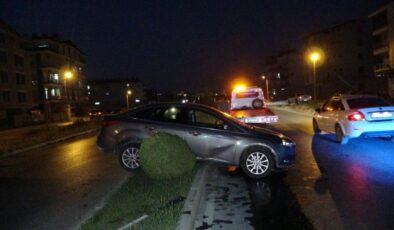 otomobil refüje çıkarak durabildi