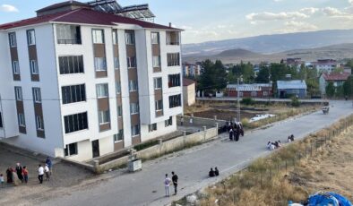 Dengesini kaybeden 2 yaşındaki çocuk, balkondan düşerek hayatını kaybetti