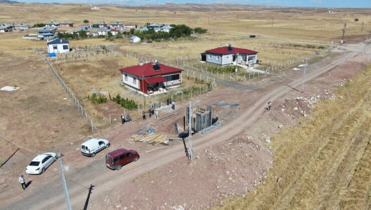 Köy Yoluna Orta Yerde Vana Odası: Köylüler İsyan Etti