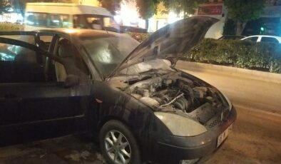 Otomobil Yangını: Sürücü Anında Müdahale Etti