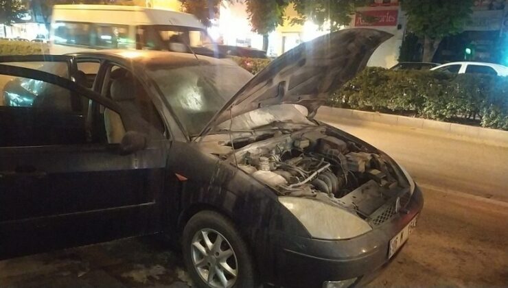 Otomobil Yangını: Sürücü Anında Müdahale Etti