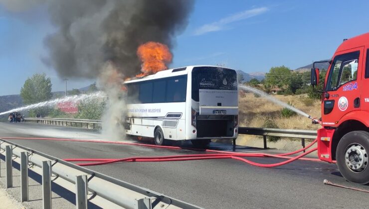 Otobüs alev topuna döndü