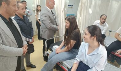 Öğretmenleri Taşıyan Minibüs ve Kamyonet Çarpıştı: 12 Yaralı