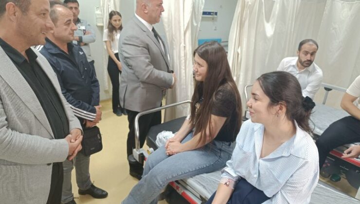 Öğretmenleri Taşıyan Minibüs ve Kamyonet Çarpıştı: 12 Yaralı