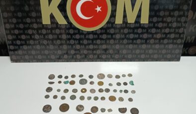 Valizinden tarihi eser çıktı