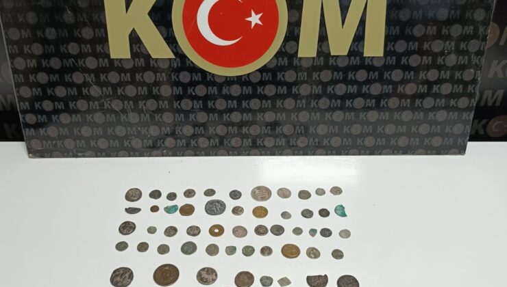 Valizinden tarihi eser çıktı
