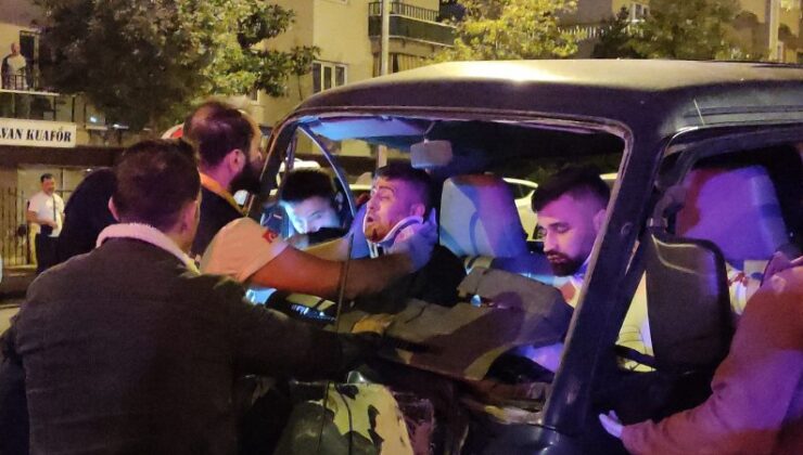 Araca sıkışan yolcu, ağlayarak kurtarılmayı bekledi