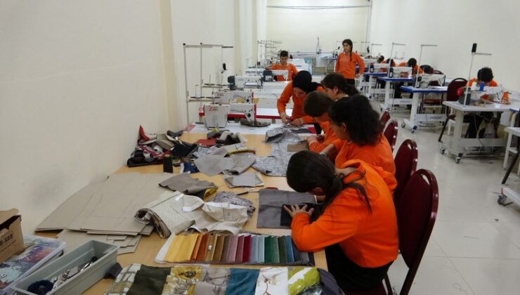 Tatvanlı öğrencilerin efsane geri dönüşümü: Atık tekstil ile okullara yardım