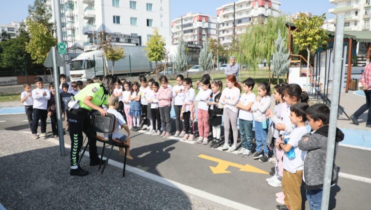 Diyarbakır’da minik öğrencilere uygulamalı trafik eğitimi verildi
