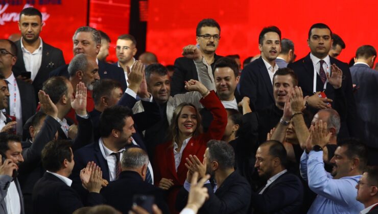 Özel: Salondan 130 milletvekilimizle el ele omuz omuza çıkıyorum