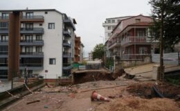 İstinat duvarı çöktü: 4 bina mühürlendi, 83 kişi tahliye edildi