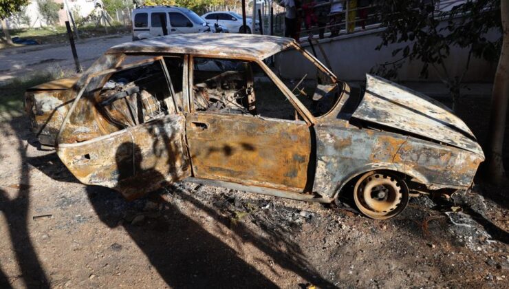 Önce oğlunu dövdüler, sonra otomobili yaktılar