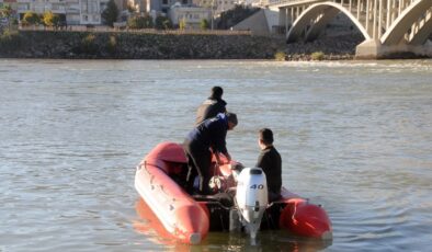 Dicle Nehri’nde kaybolan kızı arama çalışmaları 9’uncu gününde devam ediyor