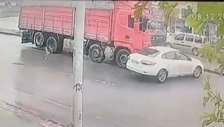 Diyarbakır’da kamyon otomobili sürükledi: Kaza anı kamerada