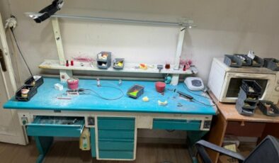 Adana’da kaçak diş kliniğine baskın