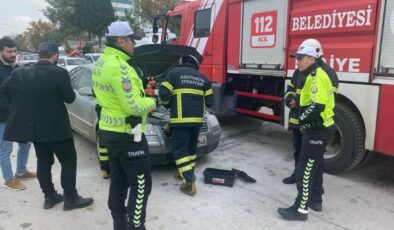 Adıyaman’da otomobil alev alev yandı