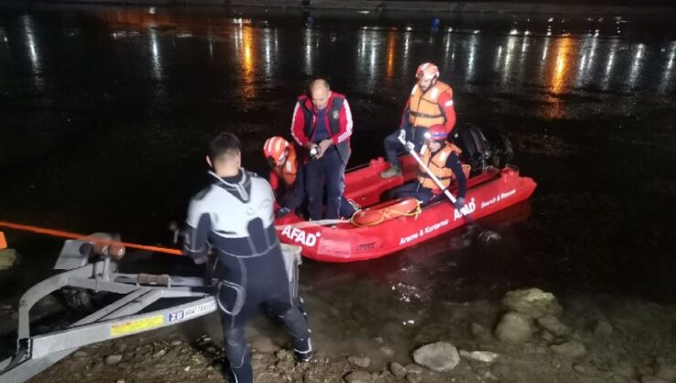 Barajda çocuk kayboldu: arama ertelendi