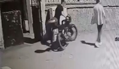 Yoldan geçerken bahçede gördükleri motosikleti çaldılar