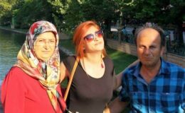 Takla atan araçta anne öldü, baba ile kızı yaralandı