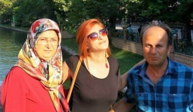 Takla atan araçta anne öldü, baba ile kızı yaralandı