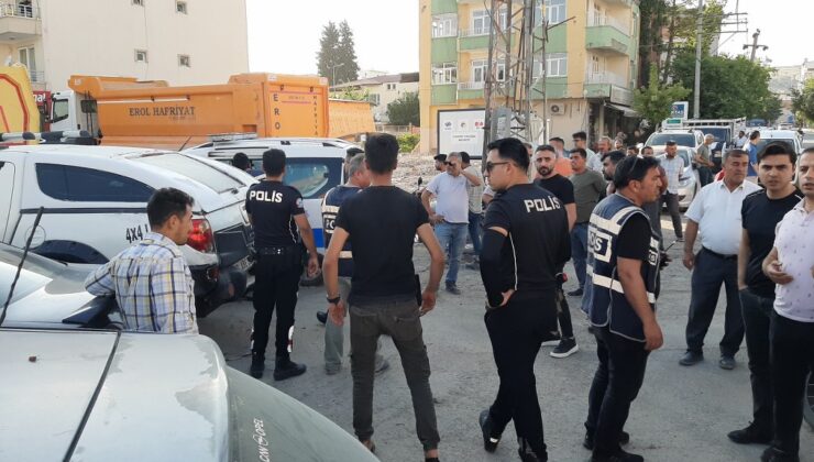 Deprem enkazı kaldıran iki firma çalışanları birbirine girdi