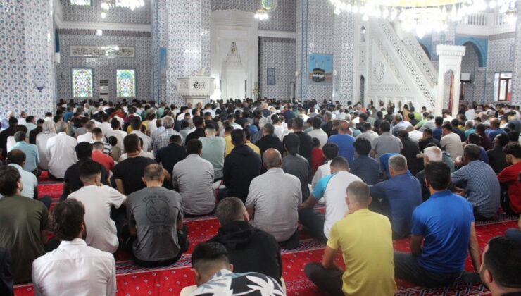 Kurban Bayramının ilk namazı Iğdır’da kılındı