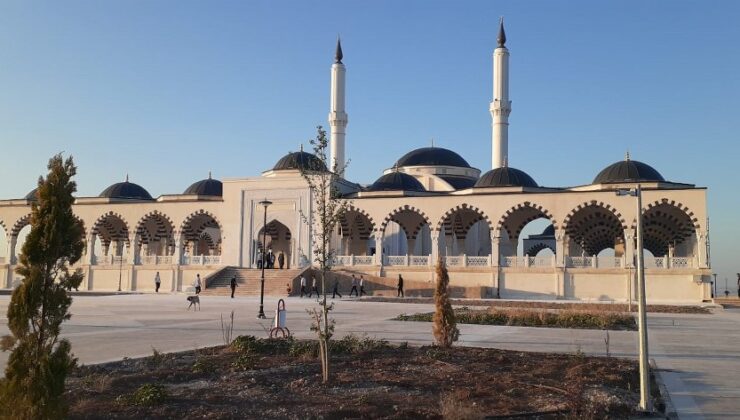 Sahabe Camii’nde ilk namaz kılındı