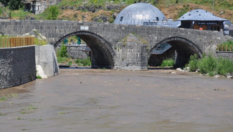 Kars Çayı’nın rengi değişti