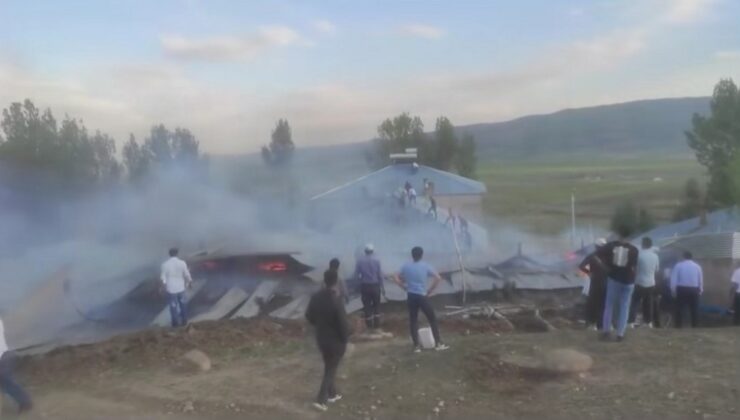 Özalp’ta ev ve ahır yangını