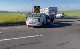 Kars’ta iki otomobil çarpıştı: 3 yaralı