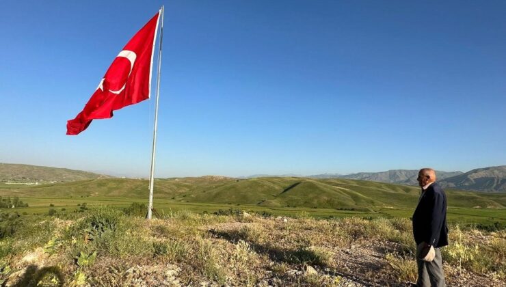 Seyit Tahir Dede’nin hüzünlü bayrak nöbeti