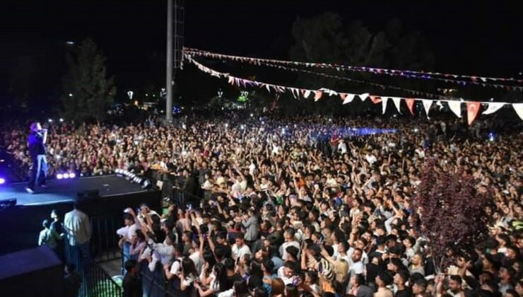 Tatvan’da Sefo konserine yoğun ilgi