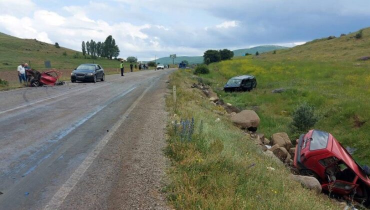 Gümüşhane’deki kazada ikiye bölünen otomobilin sürücüsü kurtarılamadı