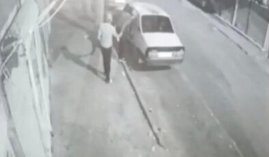Otomobilin kapısını açıp içindeki malzemeleri çaldılar