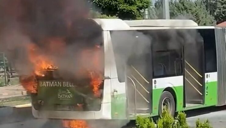 Batman’da yolcu dolu belediye otobüsü alev alev yandı
