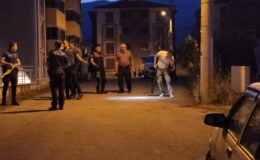 Evini kundaklayan damadını tüfekle vurarak ağır yaraladı