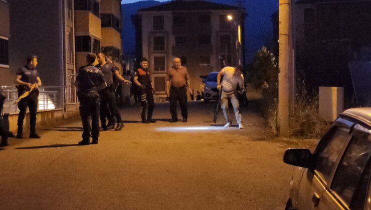Evini kundaklayan damadını tüfekle vurarak ağır yaraladı